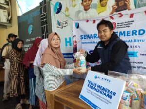 Penyaluran beras kepada masyarakat Sekitar