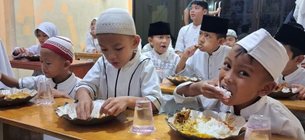 fidyah: anak anak makan